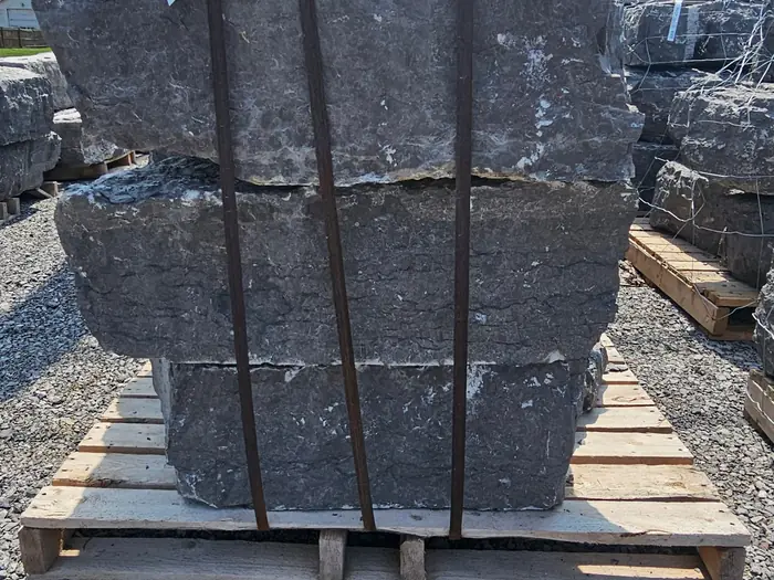 Guillotine stackable limestone stacked on a pallet